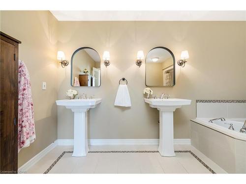 141 Riverwalk Place, Rockwood, ON - Indoor Photo Showing Bathroom
