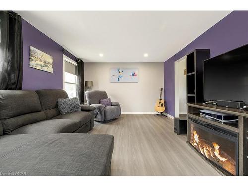 332 Imperial Road S, Guelph, ON - Indoor Photo Showing Other Room