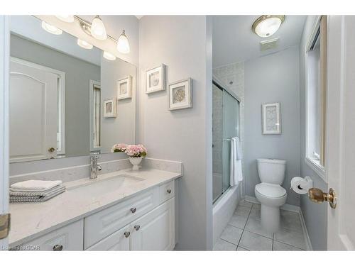 421 Cedar Hedge Road, Milton, ON - Indoor Photo Showing Bathroom