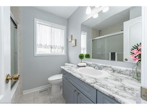 421 Cedar Hedge Road, Milton, ON - Indoor Photo Showing Bathroom