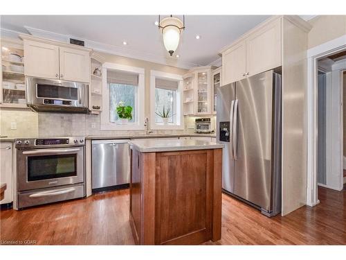 115 Garafraxa Street W, Fergus, ON - Indoor Photo Showing Kitchen With Upgraded Kitchen