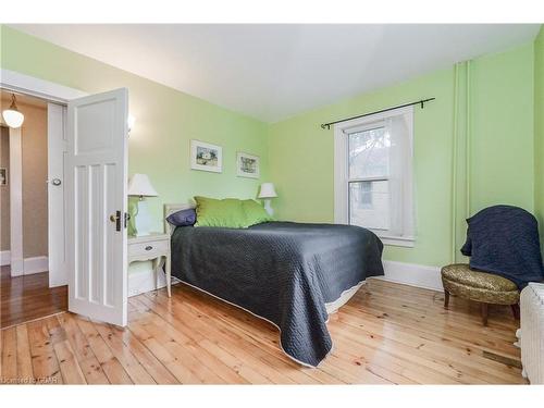 115 Garafraxa Street W, Fergus, ON - Indoor Photo Showing Bedroom