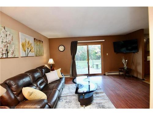 12 Nicholas Street, Tobermory, ON - Indoor Photo Showing Living Room