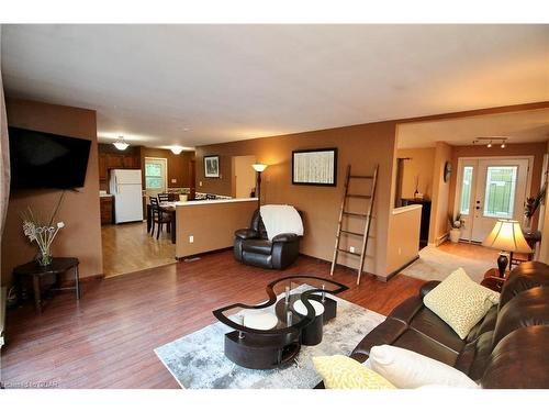 12 Nicholas Street, Tobermory, ON - Indoor Photo Showing Living Room