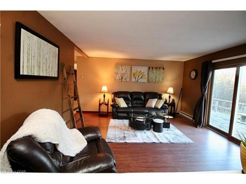 12 Nicholas Street, Tobermory, ON - Indoor Photo Showing Living Room