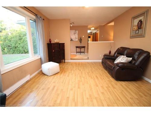 12 Nicholas Street, Tobermory, ON - Indoor Photo Showing Living Room