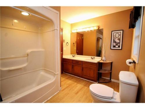 12 Nicholas Street, Tobermory, ON - Indoor Photo Showing Bathroom