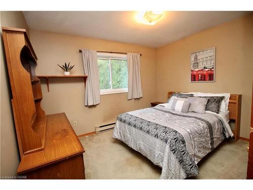 12 Nicholas Street, Tobermory, ON - Indoor Photo Showing Bedroom