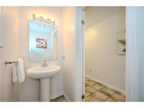 207 Couling Crescent, Guelph, ON - Indoor Photo Showing Bathroom
