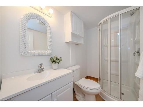 2 Beverley Street, Guelph, ON - Indoor Photo Showing Bathroom