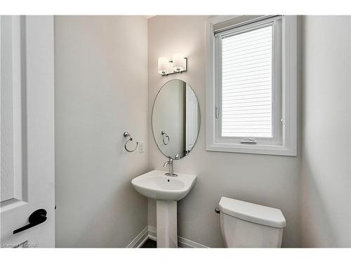 149 Harpin Way E, Fergus, ON - Indoor Photo Showing Bathroom