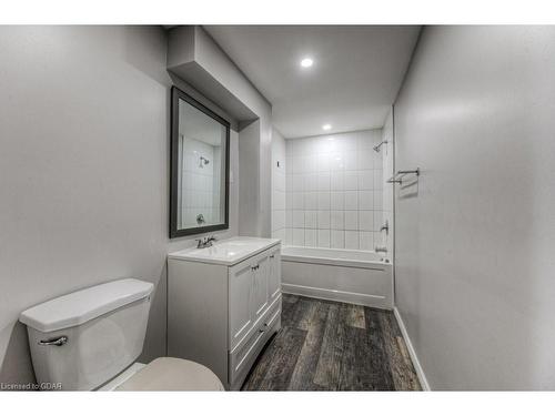 16B-1085 Queens Boulevard, Kitchener, ON - Indoor Photo Showing Bathroom