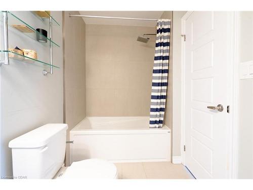 C11-1430 Highland Road West, Kitchener, ON - Indoor Photo Showing Bathroom