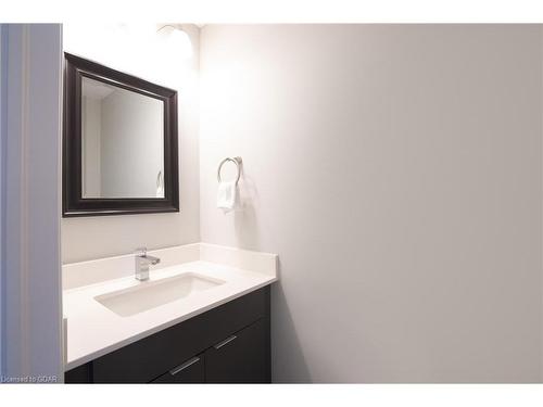C11-1430 Highland Road West, Kitchener, ON - Indoor Photo Showing Bathroom