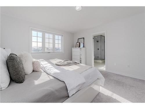 139 Farley Road, Fergus, ON - Indoor Photo Showing Bedroom