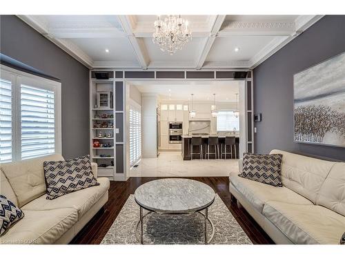 3341 Roma Avenue, Burlington, ON - Indoor Photo Showing Living Room