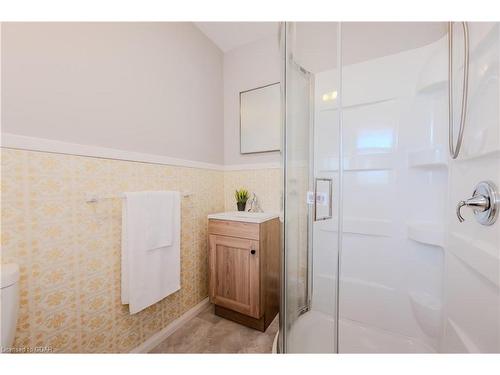 127 Mill Street, Kitchener, ON - Indoor Photo Showing Bathroom