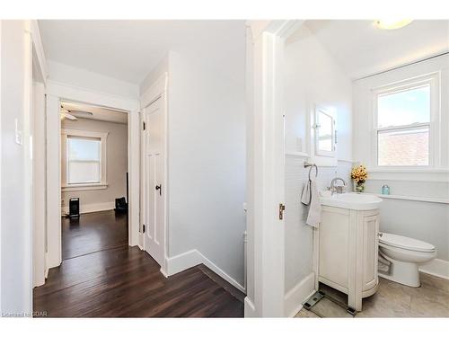 127 Mill Street, Kitchener, ON - Indoor Photo Showing Bathroom