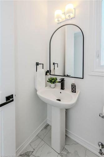 79 Elliot Avenue W, Fergus, ON - Indoor Photo Showing Bathroom