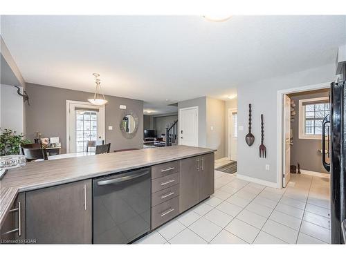 15-101 Frederick Drive, Guelph, ON - Indoor Photo Showing Kitchen