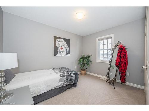 15-101 Frederick Drive, Guelph, ON - Indoor Photo Showing Bedroom