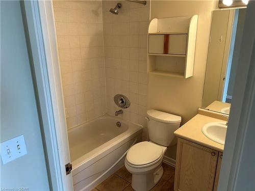 607-107 Bagot Street, Guelph, ON - Indoor Photo Showing Bathroom