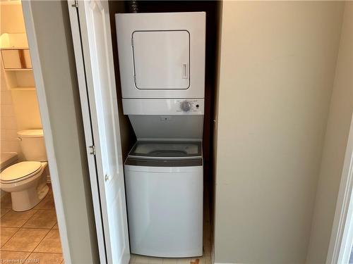 607-107 Bagot Street, Guelph, ON - Indoor Photo Showing Laundry Room