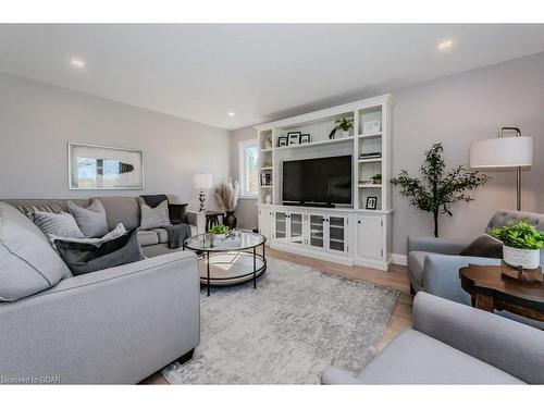 97 Ellenville Crescent, Ariss, ON - Indoor Photo Showing Living Room