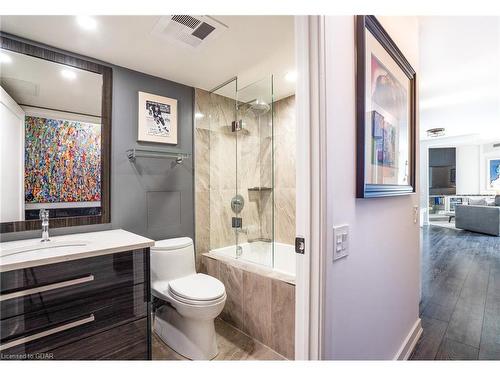 430W-775 King Street W, Toronto, ON - Indoor Photo Showing Bathroom