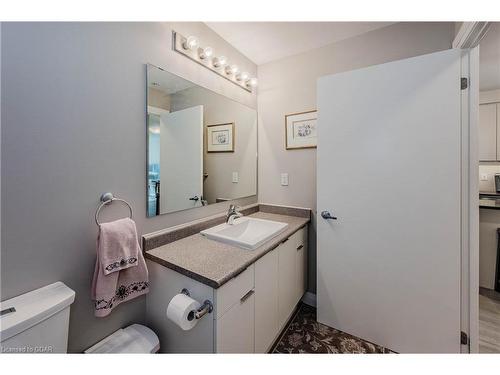 704-63 Arthur Street, Guelph, ON - Indoor Photo Showing Bathroom