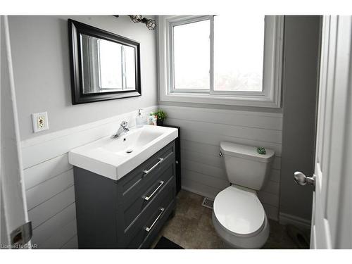 678 Dane Avenue, North Bay, ON - Indoor Photo Showing Bathroom
