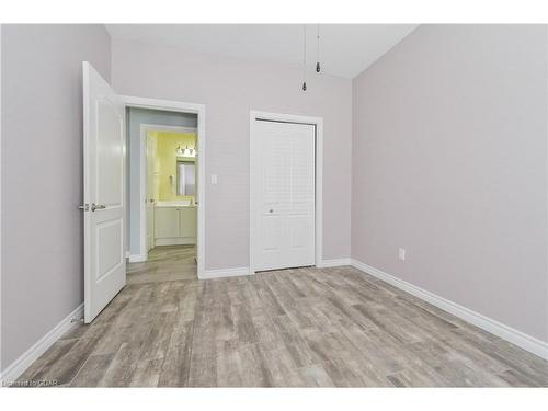 123-760 Woodhill Drive, Fergus, ON - Indoor Photo Showing Other Room