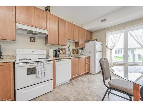 123-760 Woodhill Drive, Fergus, ON - Indoor Photo Showing Kitchen