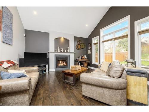 173 Hayward Court, Rockwood, ON - Indoor Photo Showing Living Room With Fireplace