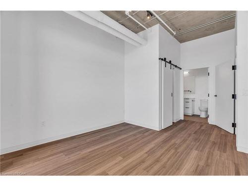 323-120 Huron Street, Guelph, ON - Indoor Photo Showing Other Room