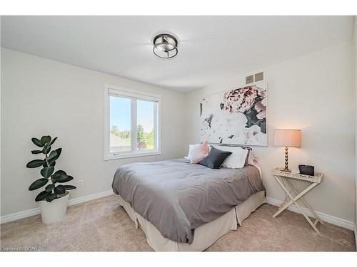 7177 Ariss Valley Road, Guelph/Eramosa, ON - Indoor Photo Showing Bedroom