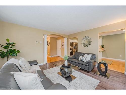 18 Carrington Place, Guelph, ON - Indoor Photo Showing Living Room