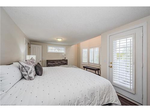 18 Carrington Place, Guelph, ON - Indoor Photo Showing Bedroom