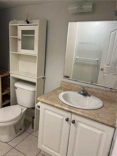 18 Carrington Place, Guelph, ON - Indoor Photo Showing Bathroom