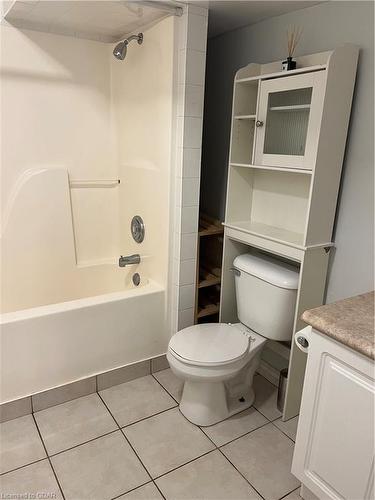 18 Carrington Place, Guelph, ON - Indoor Photo Showing Bathroom