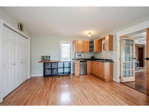 7750 Eastview Road, Guelph/Eramosa, ON - Indoor Photo Showing Kitchen