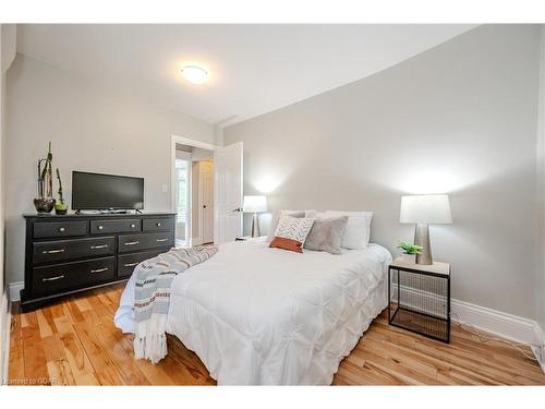 7750 Eastview Road, Guelph/Eramosa, ON - Indoor Photo Showing Bedroom