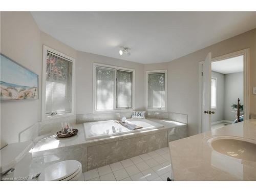 71 Conifer Place, London, ON - Indoor Photo Showing Bathroom
