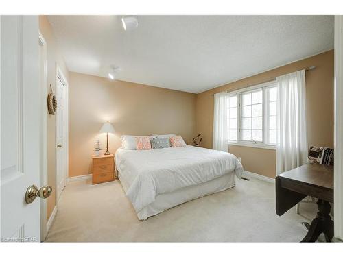 71 Conifer Place, London, ON - Indoor Photo Showing Bedroom