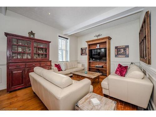 7684 Wellington 11 Road, Mapleton, ON - Indoor Photo Showing Living Room