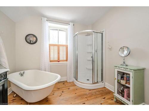7684 Wellington 11 Road, Mapleton, ON - Indoor Photo Showing Bathroom