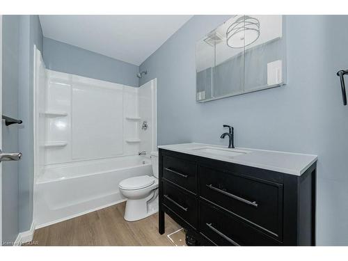 266 Main Street, Cambridge, ON - Indoor Photo Showing Bathroom