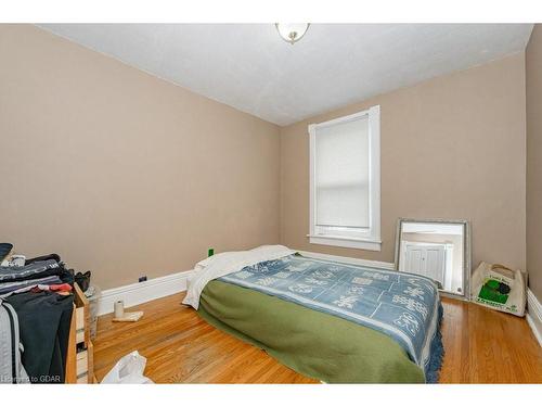 266 Main Street, Cambridge, ON - Indoor Photo Showing Bedroom