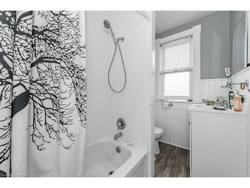 266 Main Street, Cambridge, ON - Indoor Photo Showing Bathroom