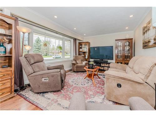 44 Ridgeway Avenue, Guelph, ON - Indoor Photo Showing Living Room